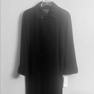 Women’s sz 10P trench/raincoat in black.  NWT